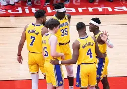 包含NBA常规赛关键时刻走向成谜，巴黎圣日耳曼单刀错失，球迷炸锅，阵容厚度经受考验的词条